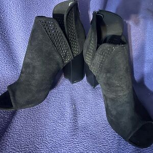 Yoki booties black new without tags
